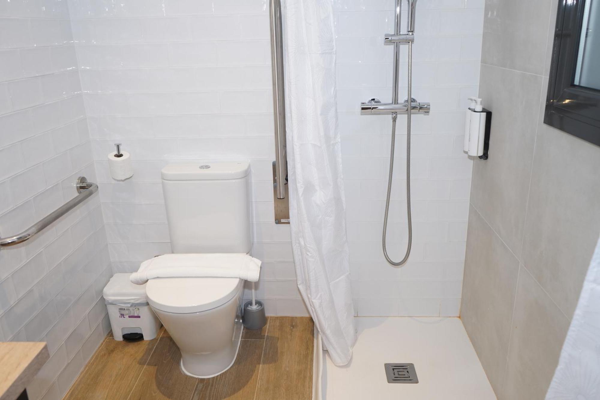 Monturiol Apartaments Barcelona Bilik gambar