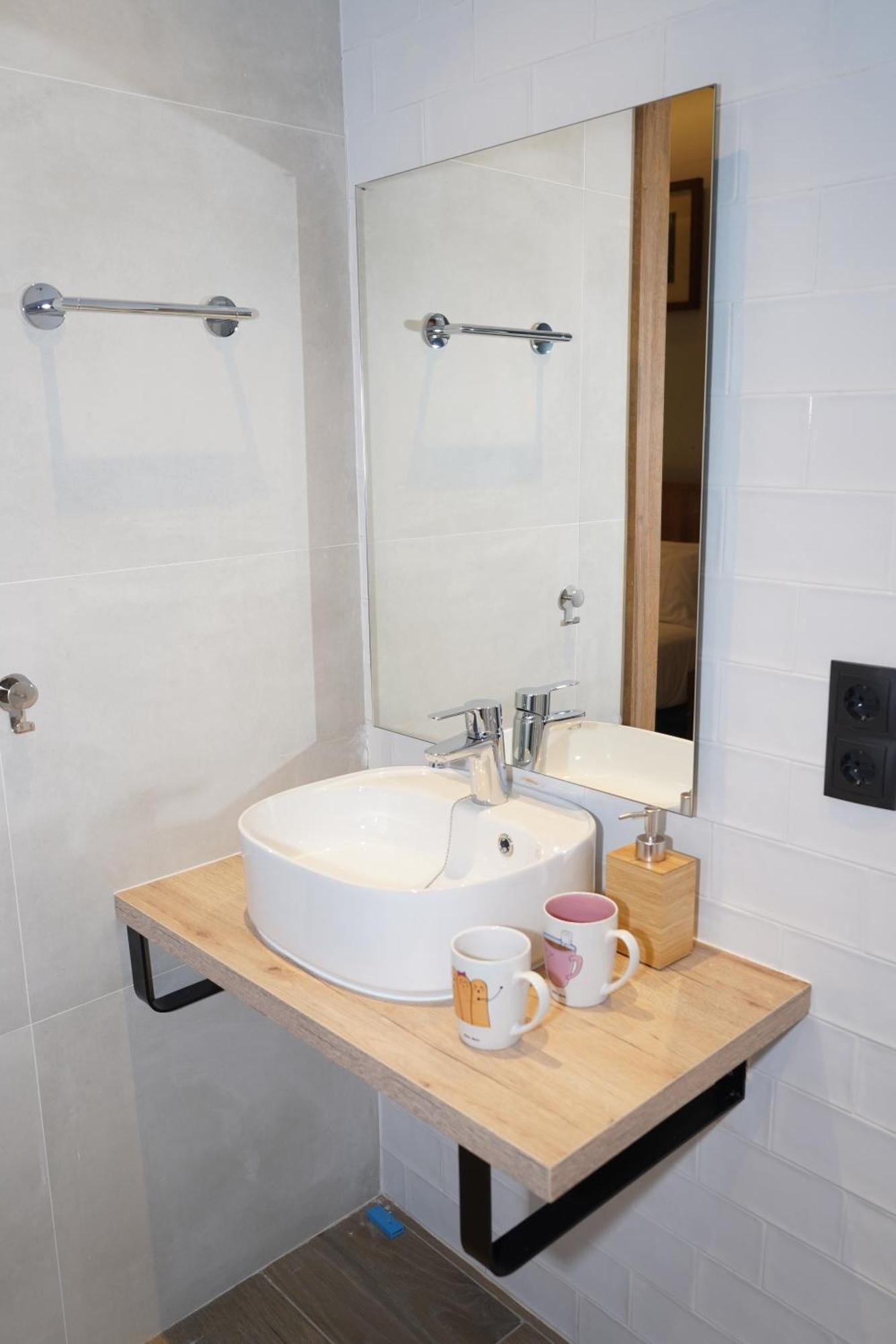 Monturiol Apartaments Barcelona Bilik gambar