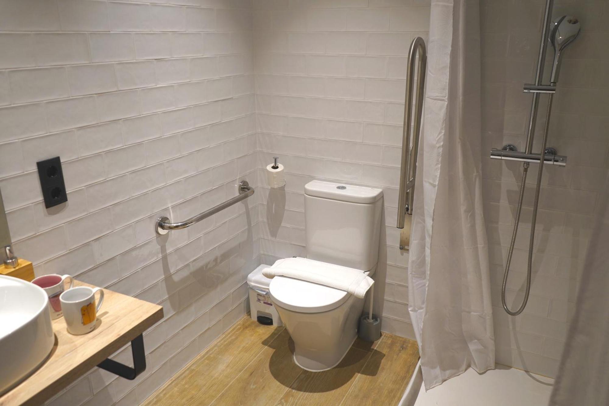 Monturiol Apartaments Barcelona Bilik gambar