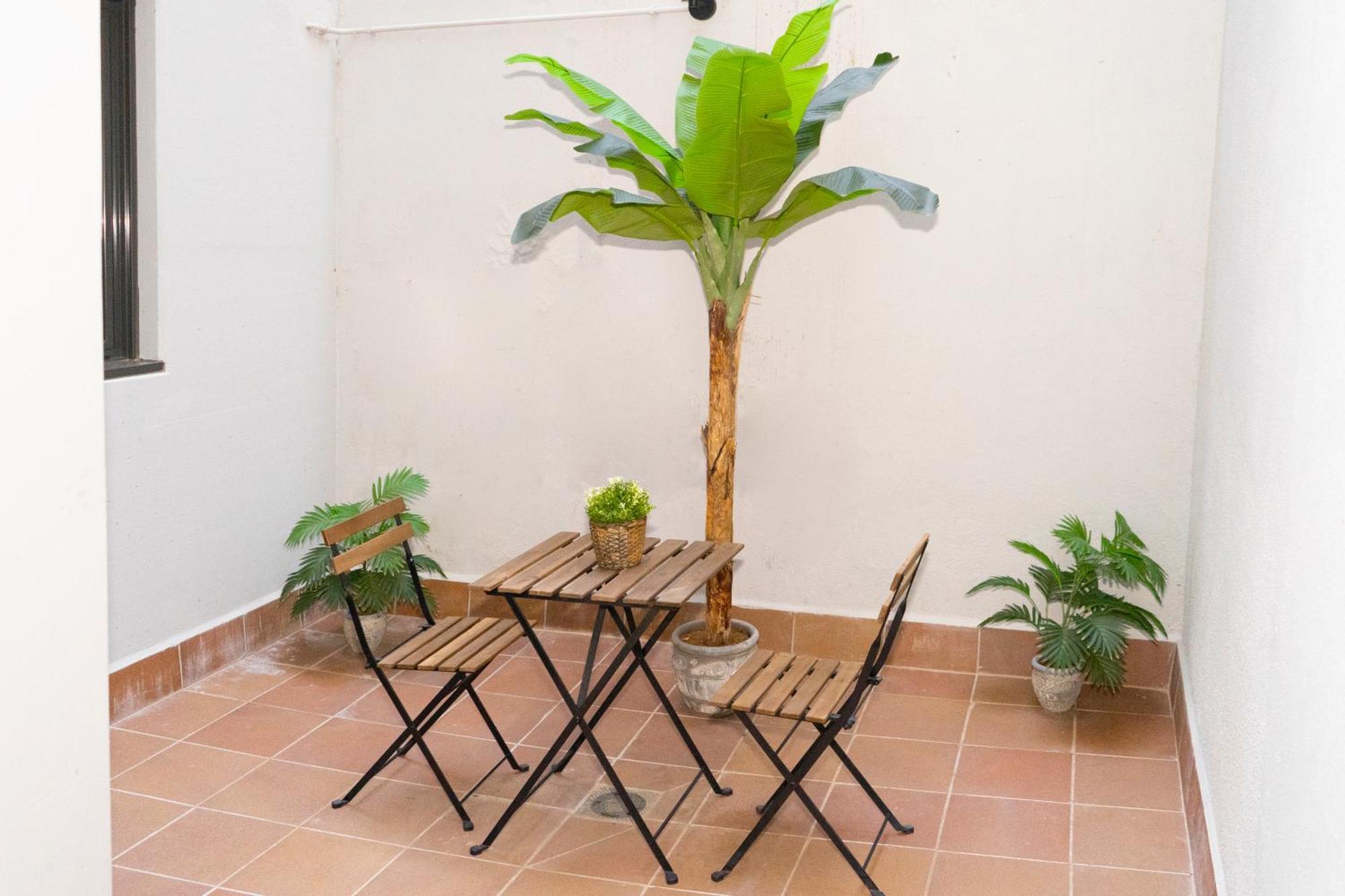 Monturiol Apartaments Barcelona Bilik gambar